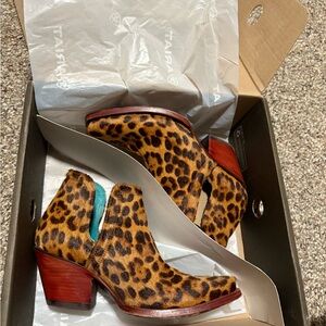 Ariat Leopard Dixon